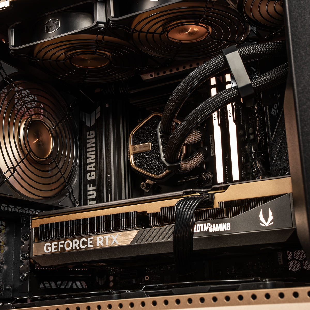 META PCs build in the MasterFrame 400 Mesh Gold